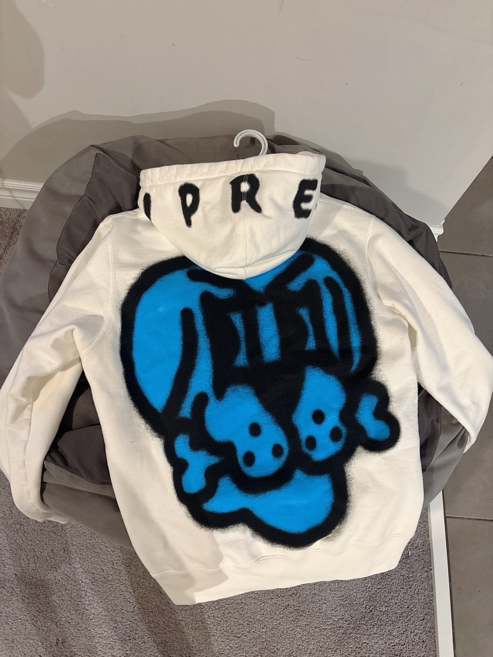 New!Supreme men‘s White Hoodie with Blue Graphic
